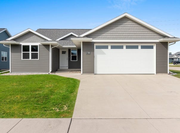1739 HONOR Street, NEENAH, WI 54956