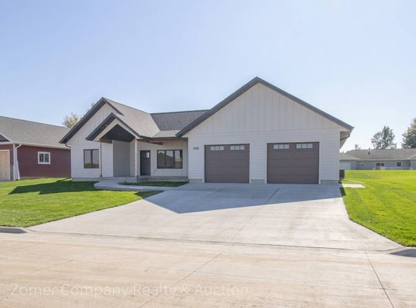 1218 9th Street, Hull, IA 51239