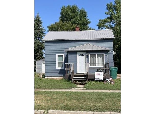 211 2nd Ave SE, Rolla, ND 58367