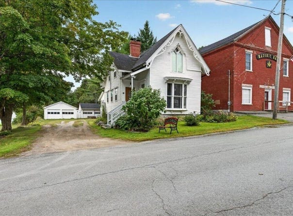 15 Commercial Street, Winterport, ME 04496