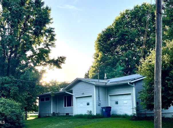 105 W TENNESSEE Street, Chamois, MO 65024