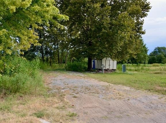 16401 E Hackberry Road, Henryetta, OK 74437