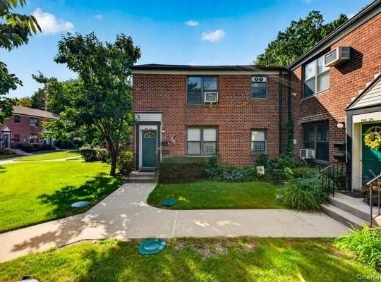 196-23 73rd Ave, Fresh Meadows, NY 11365