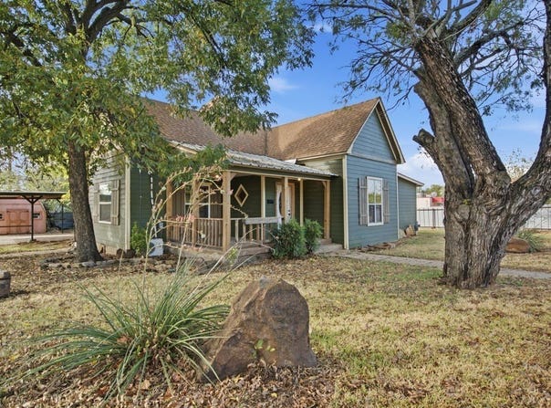 901 W 8th Street, Cisco, TX 76437