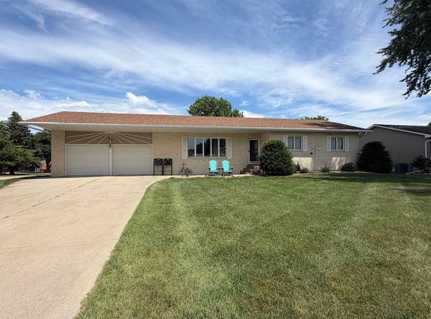 250 N 8th Ave., Sheldon, IA 51201