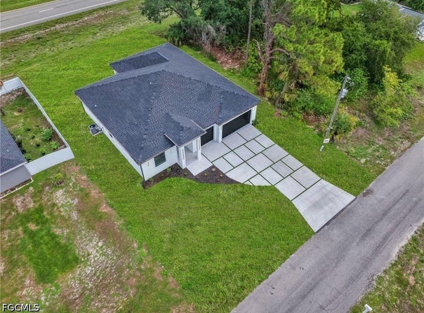 6037 N Moss Circle, Labelle, FL 33935