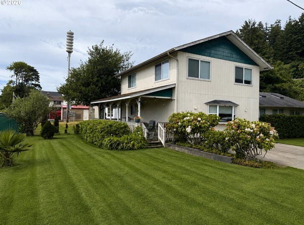 925 FRONT St, Gardiner, OR 97441