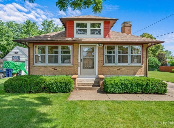746 Parkway Avenue, Elgin, IL 60120