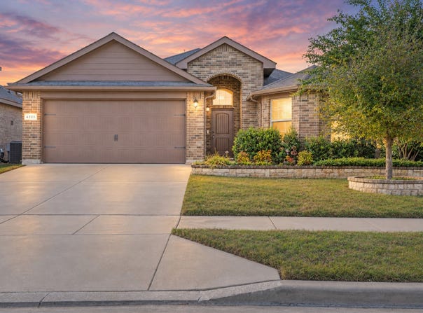4225 Tollcross Lane, Fort Worth, TX 76123