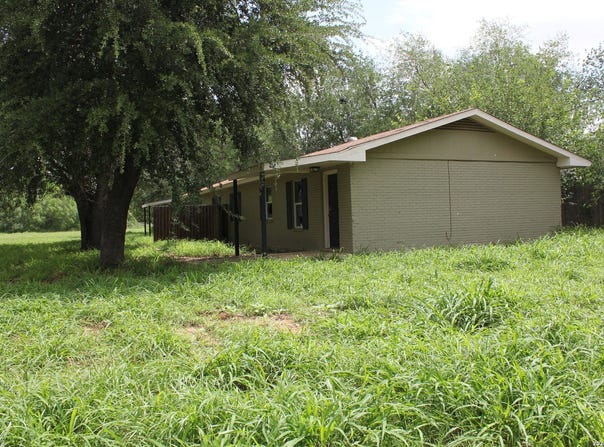 723 W BRAZOS ST, Pearsall, TX 78061