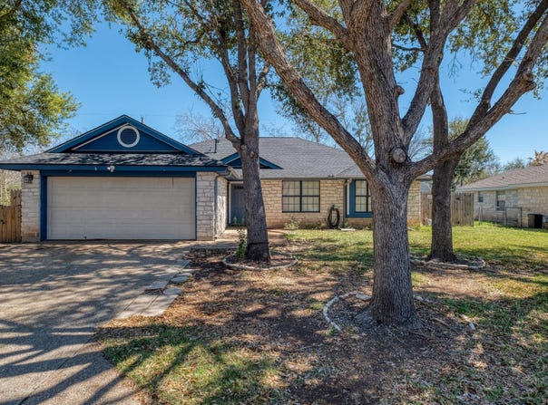 2010 Lark Ln, Taylor, TX 76574