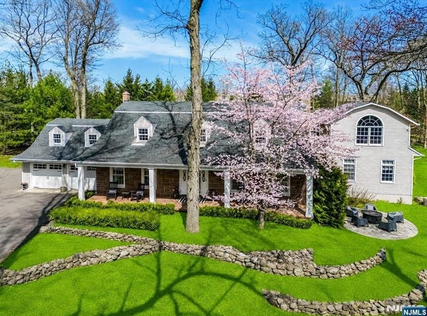 202 Chestnut Ridge Road, Saddle River, NJ 07458