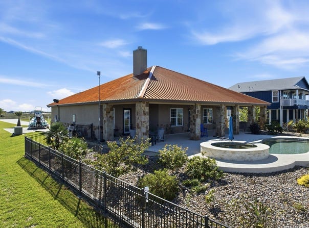 125 DOCKSIDE DR, Rockport, TX 78382