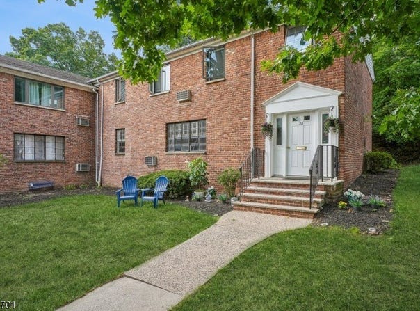 28A Troy Dr, Springfield Twp., NJ 07081-2002