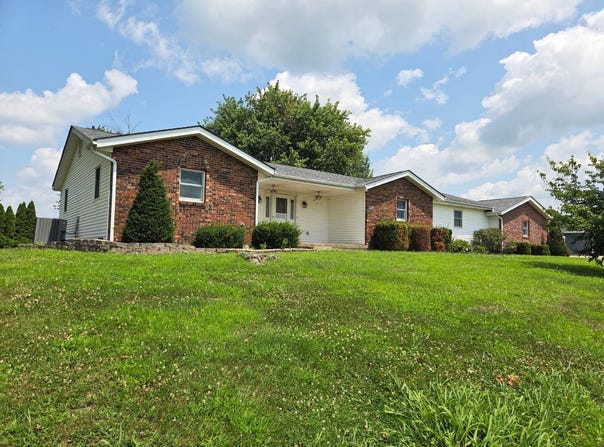 1407 Pratt, Barry, IL 62312
