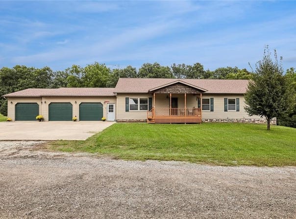 5712 22nd Ave Drive, Vinton, IA 52349
