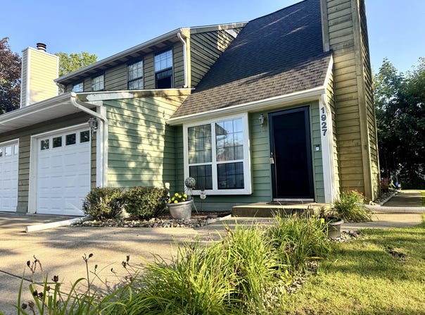 1927 Springvale Drive, Crown Point, IN 46307