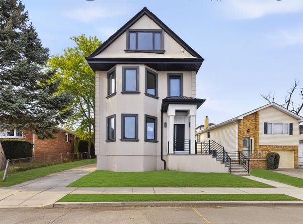 703 3RD ST, Secaucus, NJ 07094-3130