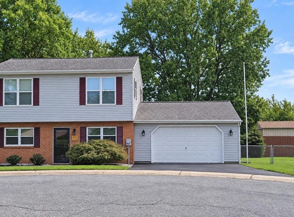 12 ROGERS Circle, NEWARK, DE 19702