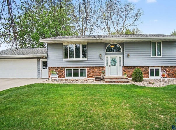 806 6th Ave SE, Pipestone, MN 56164
