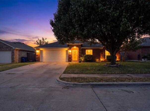 1017 Aaron Drive, Burleson, TX 76028