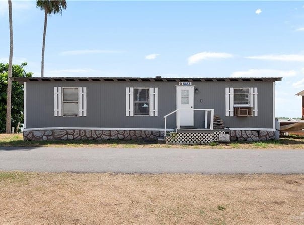 8482 Lago Vista Drive, Edcouch, TX 78538