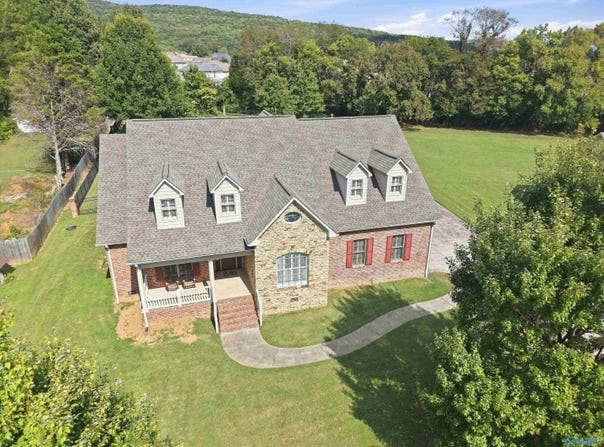 115 Featherstone Lane, Owens Cross Roads, AL 35763