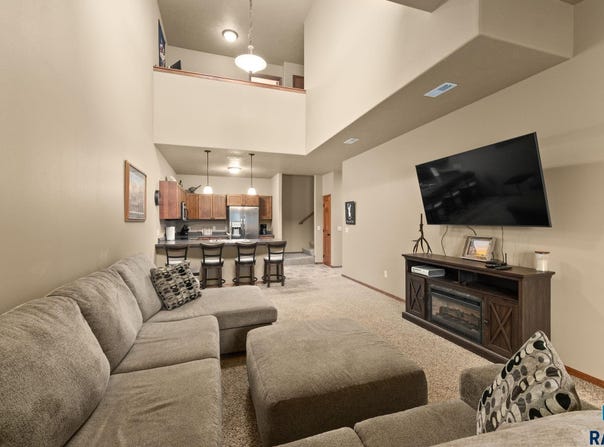 5400 S Cobblestone Pl, Sioux Falls, SD 57108