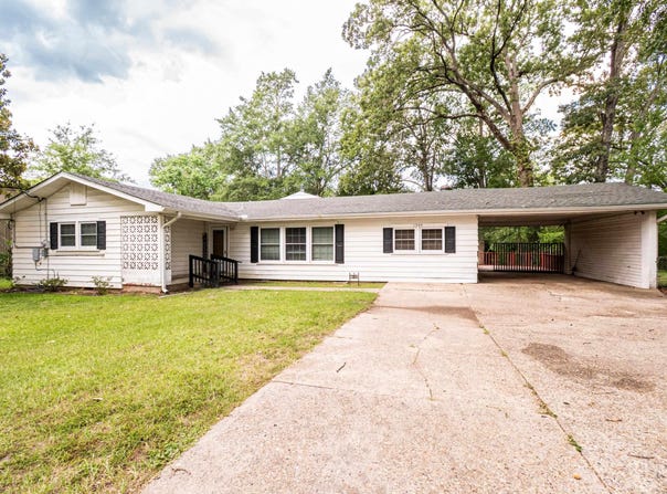 1304 MAPLE Avenue, Smackover, AR 71762