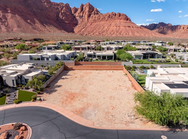 633 E Flint Rock Cir, Ivins, UT 84738