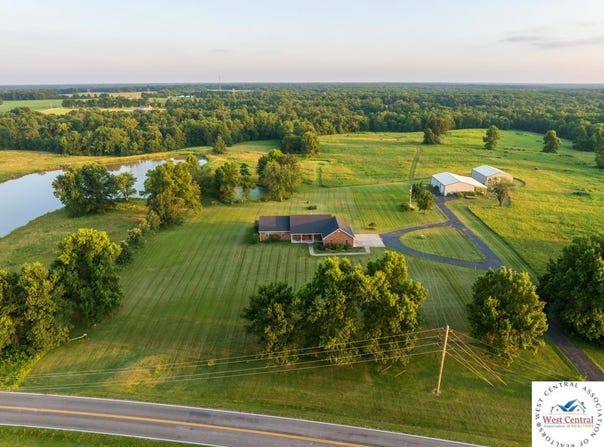 20034 Hwy B, Clark, MO 65243