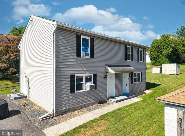 33-33A W PENNSYLVANIA Avenue, STEWARTSTOWN, PA 17363