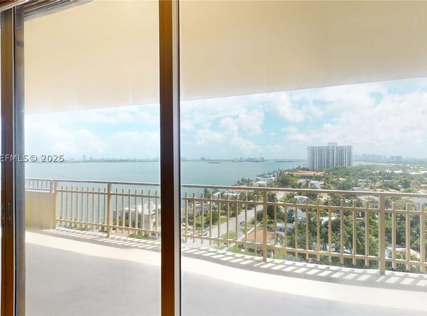 11113 Biscayne Blvd, Miami, FL 33181