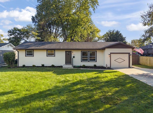 574 Cheyenne Trail, Carol Stream, IL 60188