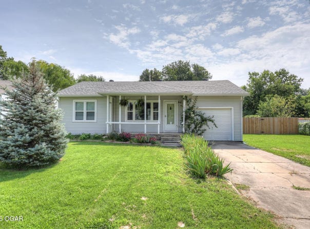 1836 Hazel Avenue, Carthage, MO 64836