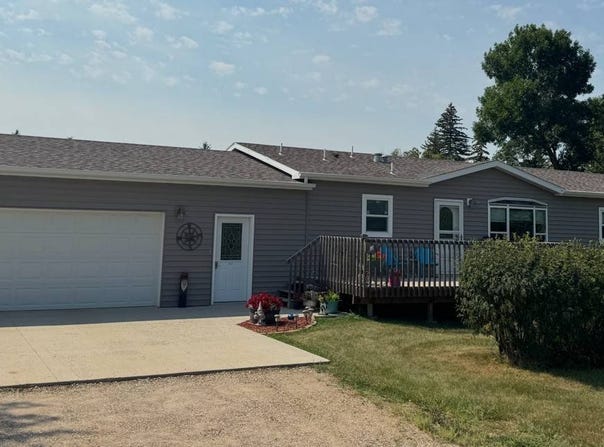 207 4th St S, Willow City, ND 58384