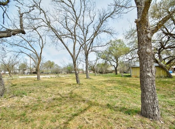 Wells St, Rocksprings, TX 78880