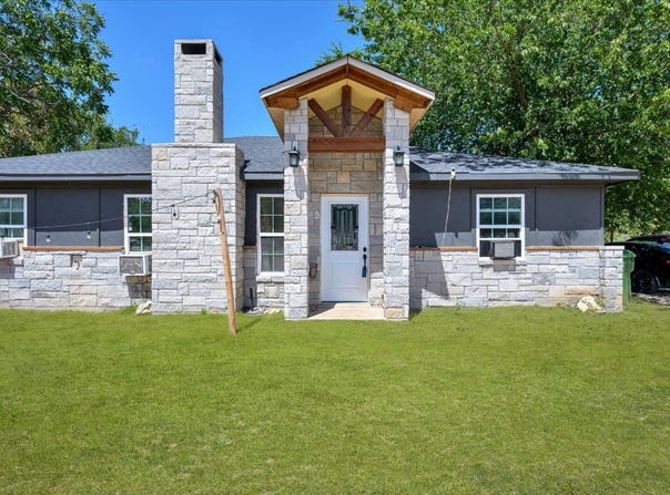 4506 Garden View Drive, Granbury, TX 76049