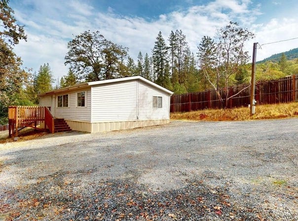 1216 Summit Loop, Grants Pass, OR 97527