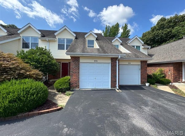 312 Crown Colony Court, St Peters, MO 63376