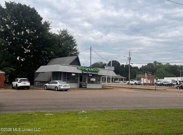 625 E Peace Street, Canton, MS 39046