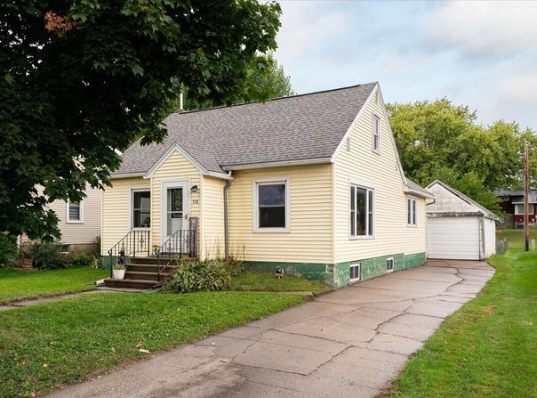 526 2nd St N, La Crescent, MN 55947
