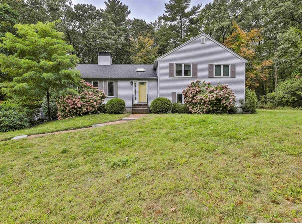 34 Joanne Drive, Hooksett, NH 03106