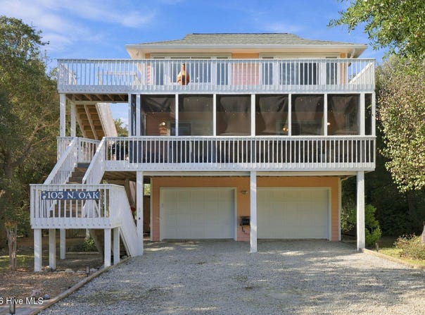 105 N Oak Drive, Surf City, NC 28445