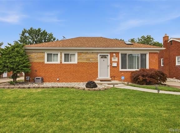 24575 Beck Avenue, Eastpointe, MI 48021