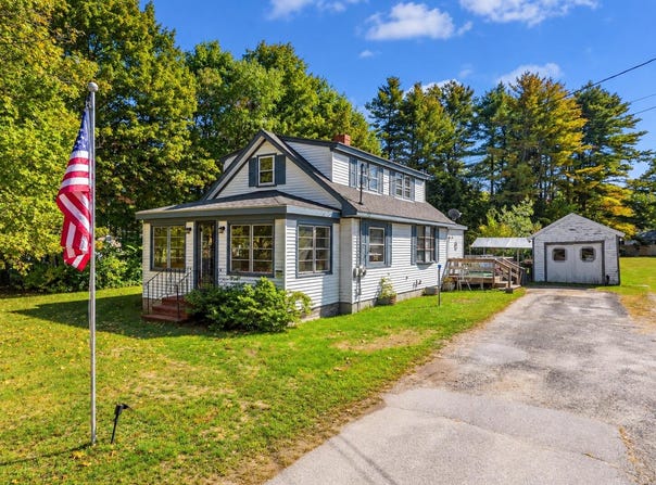 41 Middlesex Road, Topsham, ME 04086