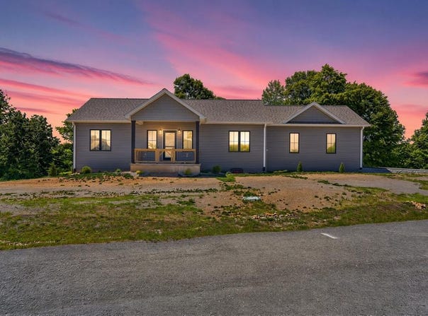944 Lakepointe Dr, Albany, KY 42602