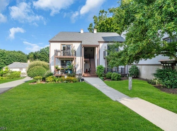 6106 Audubon Ct, Stanhope Boro, NJ 07874-2749