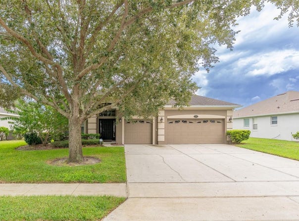 324 BURCHINGTON Drive, DEBARY, FL 32713