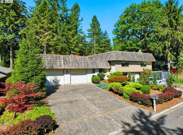 242 GREENRIDGE Dr, LakeOswego, OR 97035